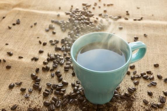 Helps Fight Depression Drinking at least 4 cups of coffee everyday may reduce risk of depression by up to 20% and risk of suicide by 53% Enhances