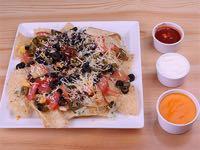 75 Nachos Supreme Crispy Tortilla Chips Covered With Bwr Chili Queso, Tomatoes, Onions, Jalapenos And Black Olives