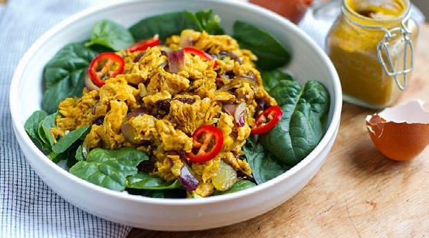 Breaky 2: Curried Egg Scramble With Spinach 10 mins 8 mins 1 1 tbsp coconut oil 1 medium red onion, halved and sliced thinly ½ tsp sea salt 3 medium eggs 1 clove garlic, finely diced 1 tsp mild curry