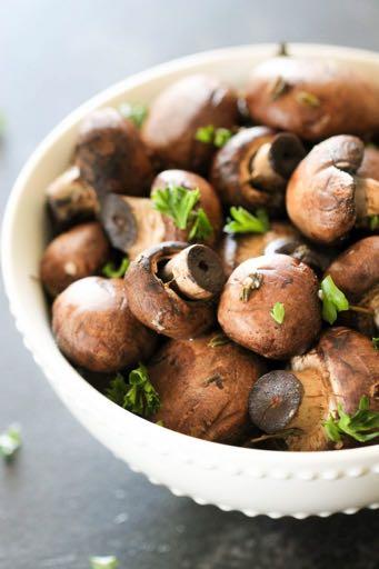 SMALLER FAMILY- SLOW COOKER MUSHROOMS S I D E D I S H Serves: 4-6 Prep Time: 5 Minutes Cook Time: 1 Hour 30 Minutes 1 (16 ounce) container baby bella mushrooms (rinsed) 2 teaspoons minced garlic 2