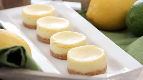 Individual Baked Cheesecakes Ingredients Base: 150g Digestive biscuits 90g Margarine or butter 1 tbsp sugar Filling: 300g Full fat cream cheese 100ml soured cream 85g Caster sugar 2 Large eggs 1 tbsp