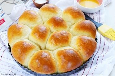 INGREDIENTS ¾ C Hot Water ½ C Sugar 1 Tablespoon Salt 3 Tablespoons Margarine 1 C Warm Water 2 Packs dry yeast 1 Egg 5 ¼ C Sifted Flour SECTION V SPECIAL ROLLS (Refrigerator Rolls) PREMIUM: FIRST -