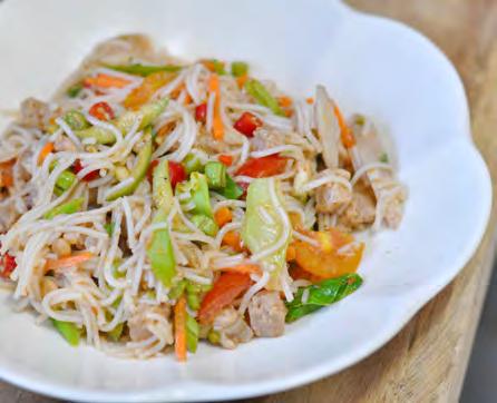 VIETNAMESE CHICKEN NOODLE SALAD READY IN APPROX. 50 MINS EACH SERVE GIVES: 1 ¾ 2 METHOD Place the chicken breasts in a single layer in the bottom of a pot or frying pan.