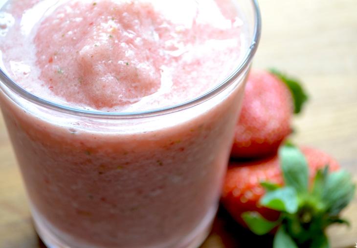 Power Fruit Smoothie WESTSOY 1/2 cup orange juice 1/2 cup WESTSOY Low Fat Plain Soymilk, chilled 1/2 cup SOY DREAM Vanilla Frozen Non-Dairy Dessert 1 banana, peeled and sliced 1/2 cup strawberries,
