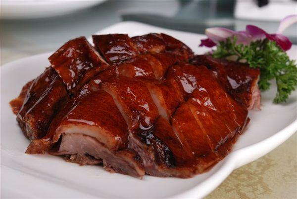 00 Chinese Roast Duck (Whole) (Please order 24Hours in advance) 燒鴨 (24 小時預定 ) 28.
