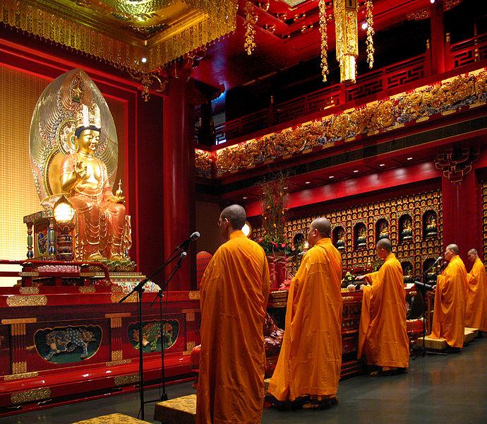 the Hundred Dragons Hall, Buddha