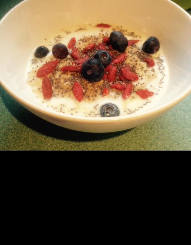 Berry Seedy Porridge (1 serving) 80g oats/porridge 100ml full fat milk 20g goji berries 20g blueberries 30g chia seeds 1.