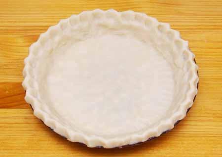 9 6 Carefully arrange the dough in a greased pie plate, pushing out any air pockets.