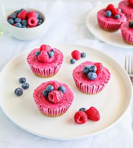 SPECIAL EASTER RECIPES Frozen Cheesecake Bites PREP TIME: 190 MINS SERVES: 4 CALORIES PER SERVE: 137 (572KJ) 1 cup bran cereal 1 banana 2 cups mixed berries (fresh or frozen) 1 cup reduced-fat Greek