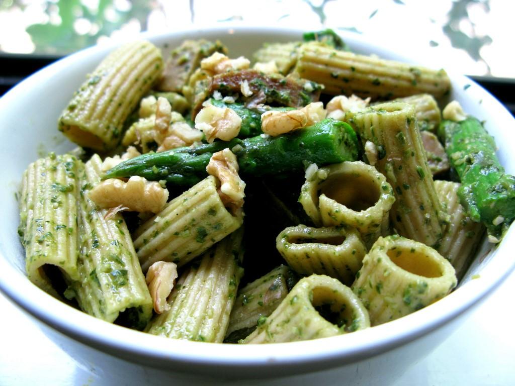 Kale Pesto on Whole Grain Pasta INGREDIENTS: 4 cups Kale, packed (without stalks) 1/2 cup Parmesan, grated 1/2 cup Cashews, raw 2 cloves Garlic 2 Tbsp Lemon juice 1/2 cup Olive oil 1 pkg Whole grain