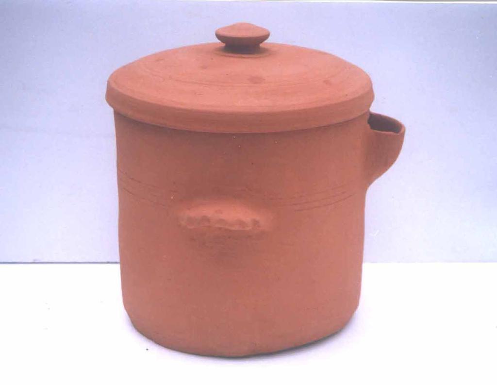 Design No. 6 Product : Gramin Sheetak (Photo No. 6) Content : Terracotta pot of 275mm X 26mm X 285mm Terracotta pot of 235mm X 21mm X 26mm Terracotta lid of 35mm X 85mm (Fig. No. 6) Specification : Gramin Sheetak has a concept of pot in pot system.