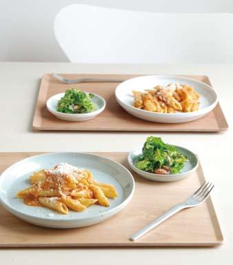 PLACE MAT Bring a Natural Air to Your Table A place mat made of plywood with a natural wooden texture.