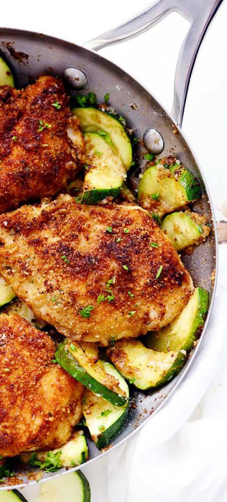 crispy parmesan garlic CHICKEN WITH ZUCCHINI PREP TIME 5 MIN COOK TIME 20 MIN TOTAL TIME 25 MIN SERVES 4 2 Chicken Breasts, sliced in half, or 4 thin chicken breasts 8 Tablespoons butter, divided ½