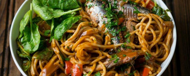 Tomato Pilchard Pasta with Spinach Tuesday 31st July COOK TIME PREP TIME SERVES 00:25:00 00:15:00 4 If you still have plenty of canned pilchards left from your bulk buy, then add them to pasta for a