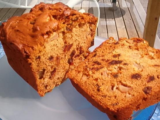 Date and Apple Loaf (Recipe from Paula at Reception) 1 cup dates, pitted and chopped ¼ cup honey 1 teaspoon bicarbonate of soda 1 cup apple juice 1 cup grated apple ½ cup walnuts or pecans 1 ½ cups