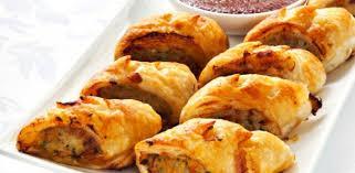 Sausage Rolls (Recipe from Anne) 1kg sausage mince or minced beef 1 onion finely chopped 1 medium carrot grated 1 medium zucchini grated 1 cup (65g) fresh breadcrumbs Salt and pepper (Seasoning) 2
