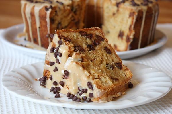 Pound Cake Chocolate Chip Peanut Butter Pound Cake w/ Peanut Butter Glaze Yield: 12 to 14 servings Prep Time: 25 min Cook Time: 1 hr, 20 min A dense and wonderful slice of cake to have with a cup of