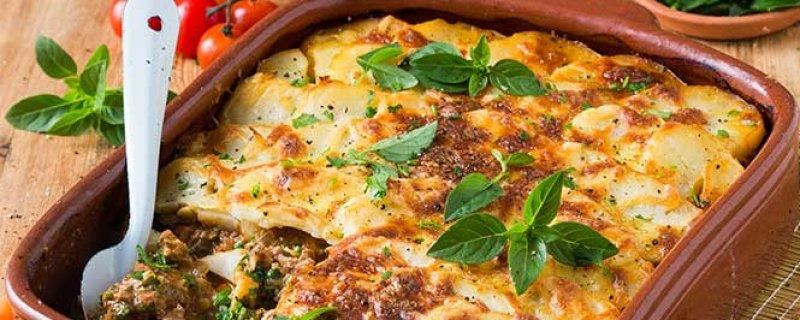 Layered Ostrich and Potato Bake Saturday 13th October COOK TIME PREP TIME SERVES 00:55:00 00:20:00 4 Layers of thinly sliced potatoes with ostrich mince topped with grated cheddar cheese will surely