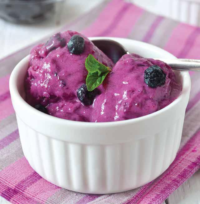 DESSERTS BLUEBERRY VANILLA CHIP FREEZE FREEZE: 15 MINUTES 3 HOURS CONTAINER: 72-OUNCE TOTAL CRUSHING PITCHER MAKES: 6 SERVINGS 1 /2 cup white chocolate chips 3 /4 cup light cream 1 teaspoon vanilla