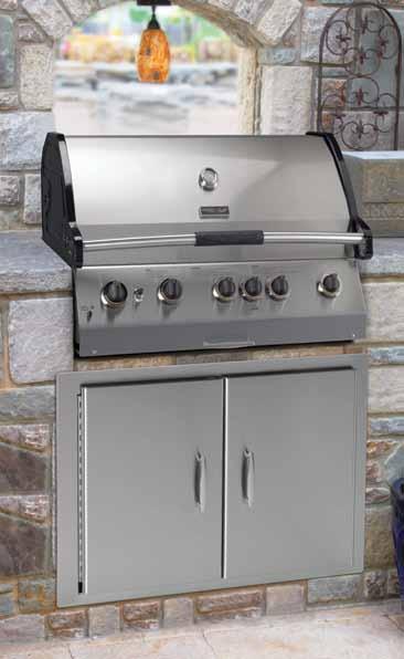 Family and friends will love gathering around this stunning addition to your outdoor décor. Featuring: - Signature FlavorSeal System - 5 Burners - Up to 102,500 BTUs - 990 sq. in.