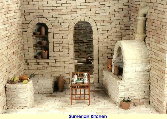 The Sumerian rulers lived in large palaces.