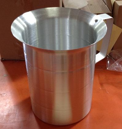 MEASURING CUP 2 QT CAPACITY (CMS# 4093) Suggested Uses: Used to measure the volume of liquids such as water,