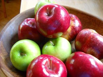 At the Farmers Market: Apples Source: Heather Norman-Burgdolf, assistant extension professor As summer comes to a close and September approaches, the Powell County Farmers Market sees a shift in