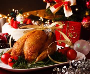 Santa Sunday Lunch Residential Packages Menu Fresh seasonal soup (v) Freshly baked bread rolls Selection of fish, deli meat platters Selection of chef s salads (v) Oven-roast turkey breast