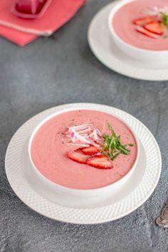 Chilled Mango Strawberry Soup 4 mangos, peeled and pitted 1 cup fresh strawberries, washed and stems removed 2 cups liquid non-dairy creamer ½ cup white wine 1 teaspoon pure vanilla extract Mint
