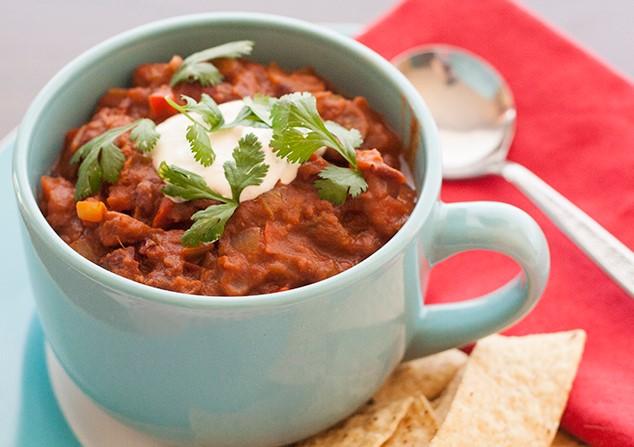 Ingredients Vegetarian Chili 1 tbsp. vegetarian chili powder 1 small chopped onion 1 tsp minced garlic 1 medium tomato diced 1 can chili beans in chili sauce 1 can pinto beans 1, 8 oz.