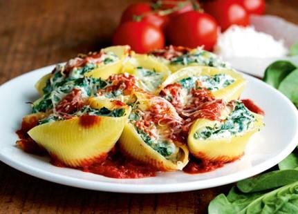 Ingredients 1 small chopped onion 1/2 tsp minced garlic 1, 16 oz. pkg. baby spinach chopped 1 cup chopped mushroom 2 cups substitute cheese 1 cup tomato basil spaghetti sauce 1 pkg.