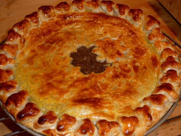 SAVOURY PIE PASTE USED FOR LARGE MINCE OR CHICKEN PIES 2 LB OF MARG 4 LB OF PLAIN FLOUR 4