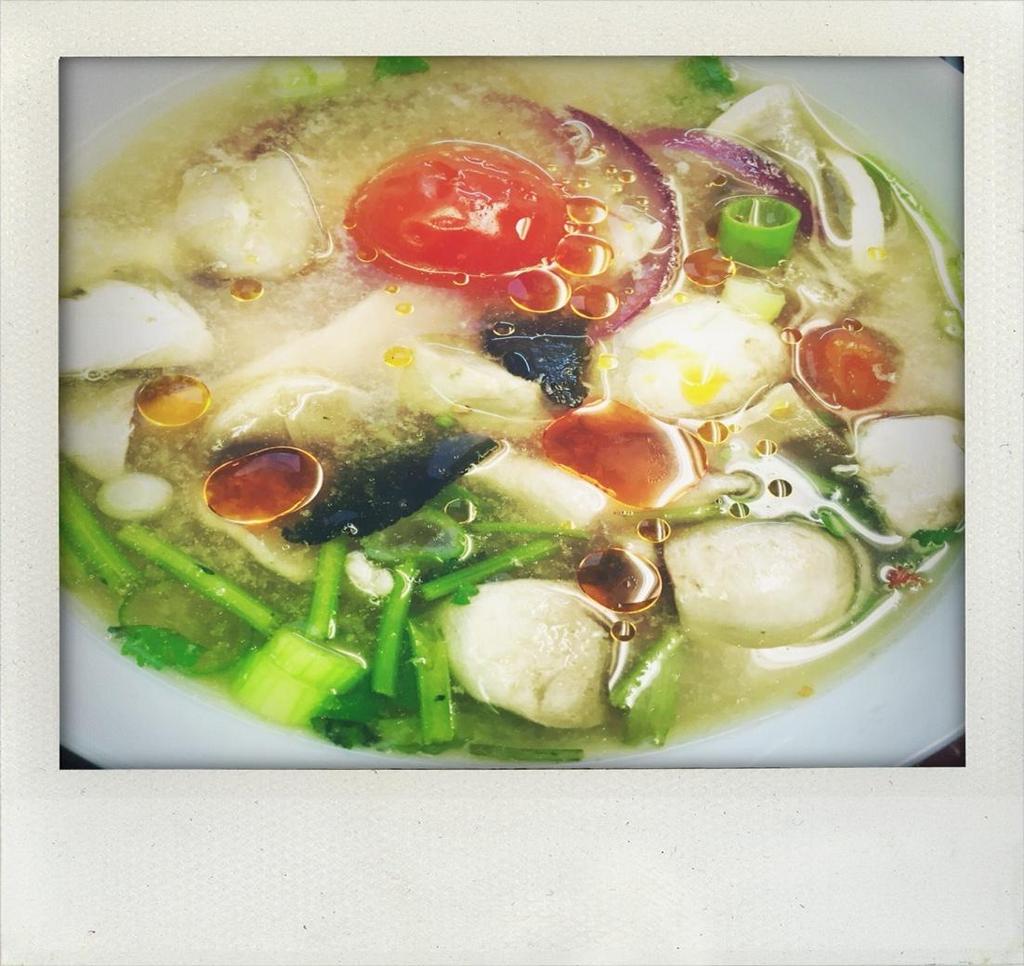 soup with herbs and tomatoes> 15) TOM KHA <Mild
