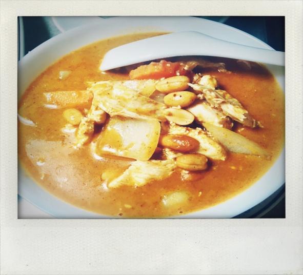 17) KAENG PHED (Red Curry) <Red curry cooked in coconut milk with