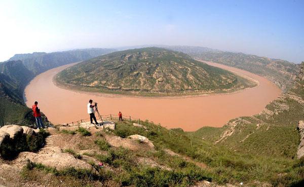 Y is for Yellow River The Yellow River or Huang He is 3, 395 long, making the sixth longest river in the world! This river has helped the early Chinese farmers by a lot.