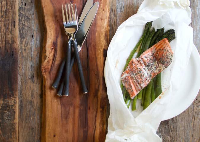 SALMON & ASPARAGUS SERVES: 2 3/4 to 1 lb wild salmon 2 large handfuls of asparagus drizzle of walnut (or olive) oil!