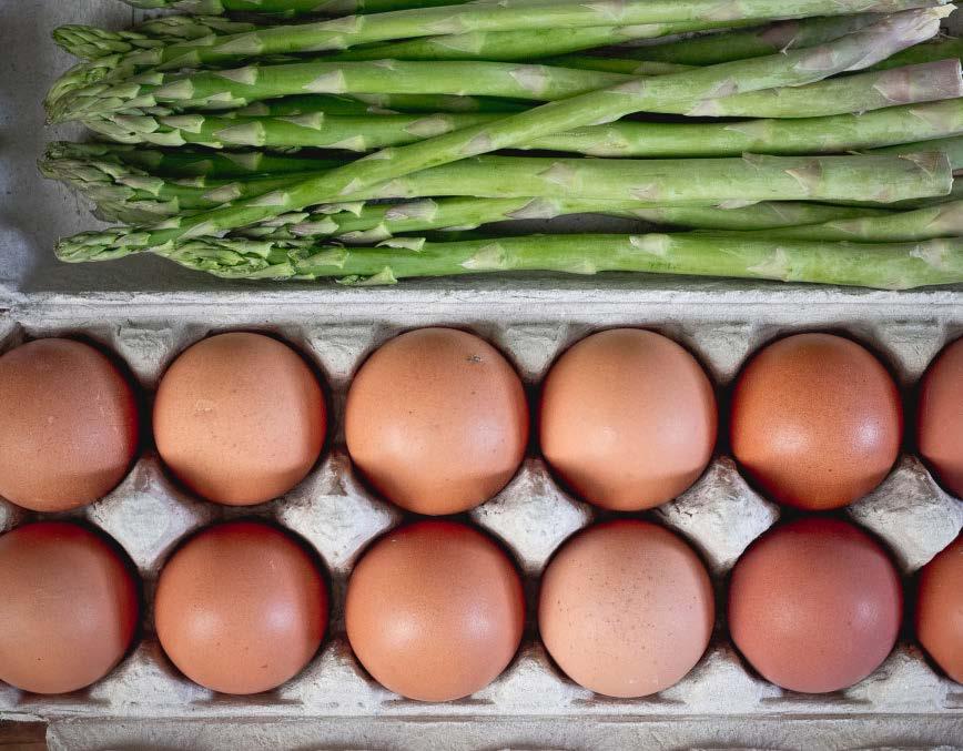 BREAKFAST RECIPES BAKED EGGS WITH ASPARAGUS & SPINACH SERVES: 4 PREP TIME: 45 minutes COOKING TIME: 10-15 minutes 1 muffin tin 1 bunch asparagus (bottoms cut off) 2 tablespoons coconut oil 2-3 garlic