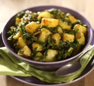 Saag Aloo (Spinach & Quorn Potato Curry) Serves 1 Ingredients: Small amount of spray oil 150g Quorn chunks 1 medium onion, thinly sliced 100g/4oz spinach (fresh or frozen) 3 egg-sized potatoes 1