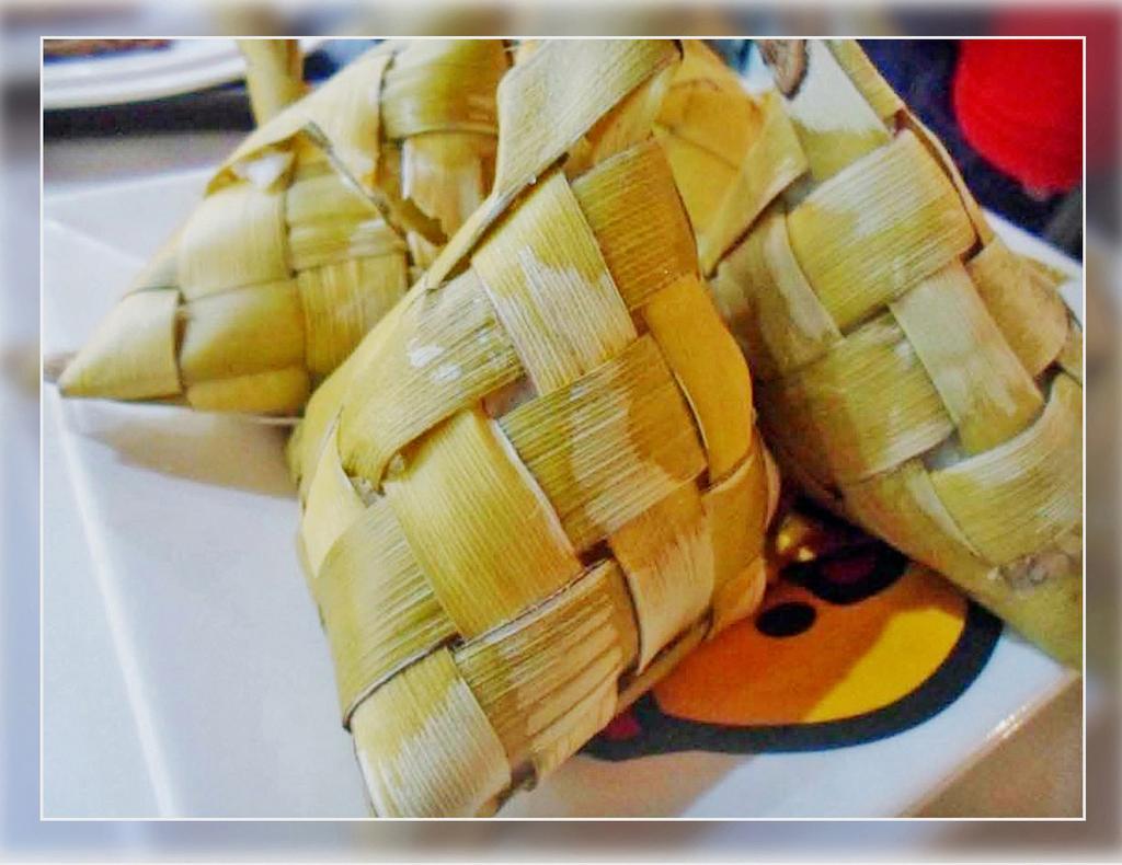 B3 HANGING RICE : rice, wrapped in coconut leaves and steamed to perfection Puso (hanging rice) is rice that is steamed and woven in coconut leaves.