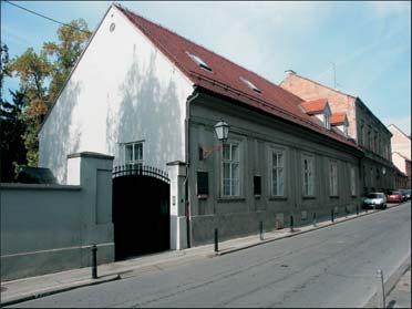 Slika 3. Zgrada obitelji Mažuranić u Jurjevskoj ulici, danas Španjolska ambasada Mažuranić Ogulinu i što je on njoj.