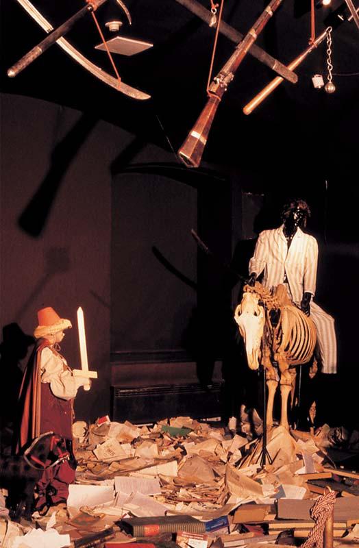 scenografije.takav postupak građenja izložbe 1989. godine kad je izložba bila održana u Muzejskom prostoru, izazvao je burnu stručnu polemiku 16.