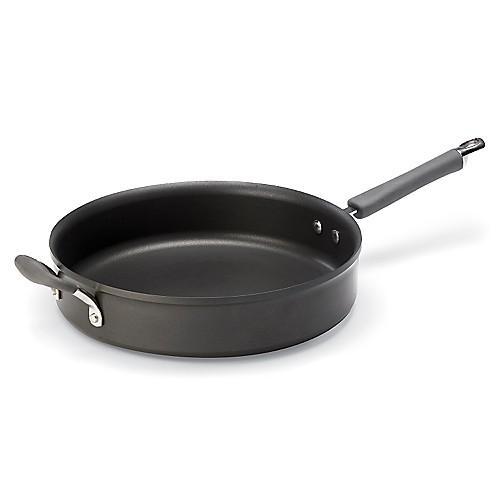 Thank you for purchasing Pampered Chef s Skillet. Whether you re scrambling eggs, browning chicken or making a sweet cake, the large cooking surface of our 12 Skillet provide family size portions.