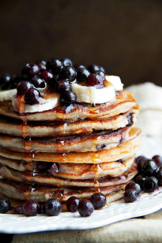 TUESDAY BREAKFAST CHOCOLATE AND BLUEBERRY PROTEIN PANCAKES WITH HONEY DRIZZLED GREEK YOGHURT AND CRUSHED NUTS Egg whites - 2 Oats 30G Chocolate protein powder 20g Blueberries (fresh or frozen) -100G