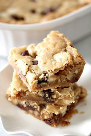 SMALLER FAMILY- LOADED BLONDE BROWNIES D E S S E R T Serves: 6 Prep Time: 5 Minutes Cook Time: 30 Minutes 1/4 cup butter (softened) 1/2 cup brown sugar 6 Tablespoons sugar 1 egg 1 teaspoons vanilla