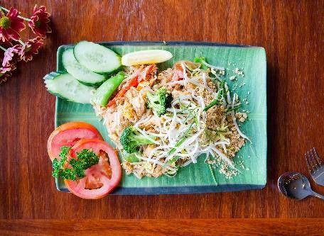Phad Thai O Stir fry noodle with egg, bean curd, dried shrimp,