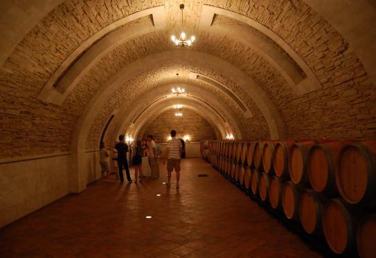 12:00 15:00 - You ll be given a tour by the wine-maker himself and have the opportunity to taste some of the award winning wines and take lunch in fresh