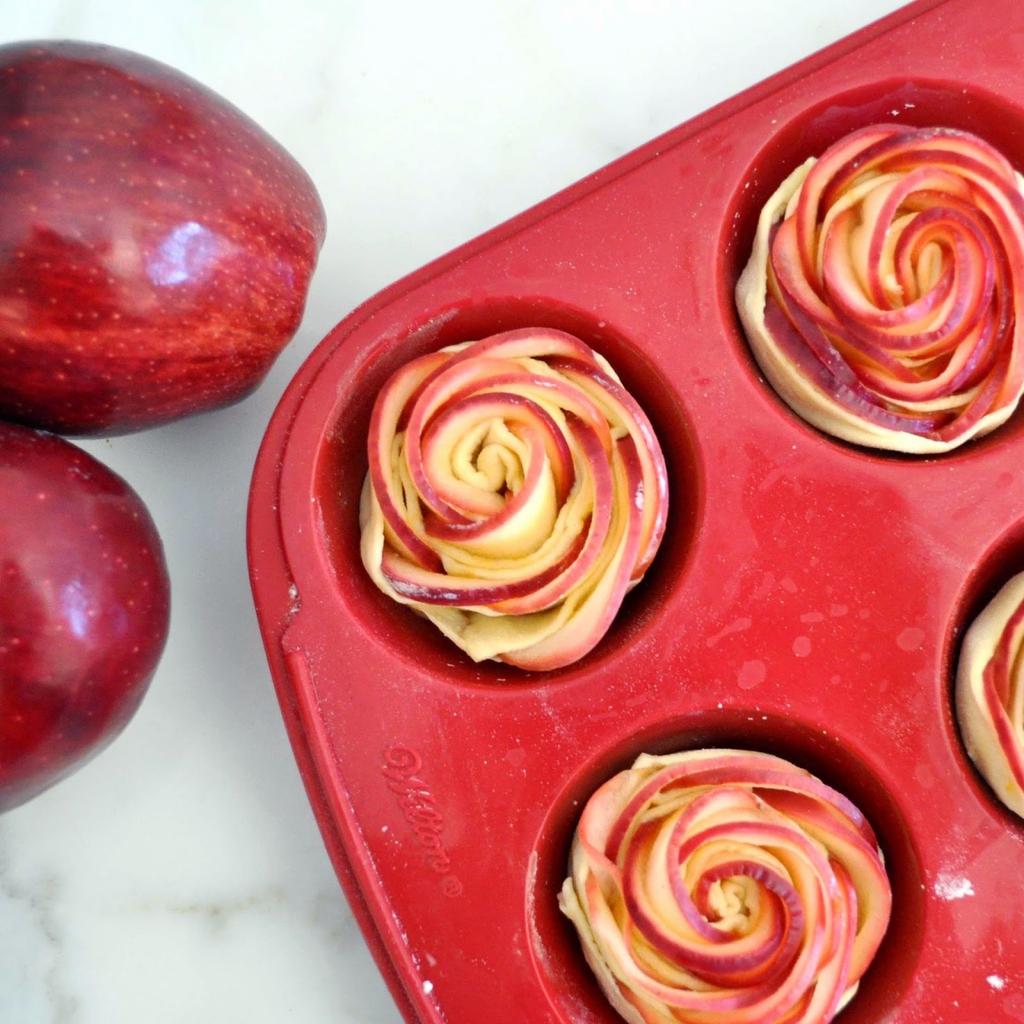 10. Do the same for all 6 roses. Bake at 375 degrees F (190 degrees C) for about 40-45 minutes, until fully cooked.