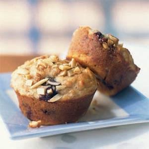 Blueberry Power Muffins ½ cups all purpose flour, divided 1 cup whole wheat flour 1 cup quick-cooking oats 1 cup granulated sugar 1 tablespoon baking powder 1 teaspoon baking soda ¼ teaspoon salt 2