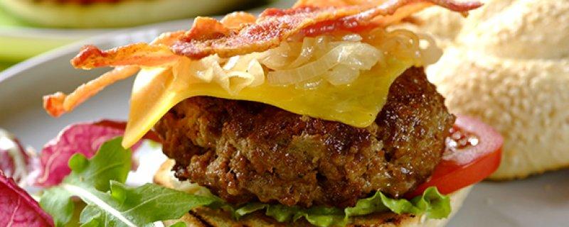 American Beef Burgers with Bacon and Cheddar Saturday 27th October COOK TIME 00:30:00 PREP TIME 00:20:00 SERVES 4 It s time to take your favourite beef recipes back to basics.