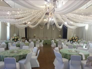 The Minor Hall The classic Minor Hall with its chandeliers is ideal for smaller weddings and can accommodate guests 100 180 comfortably.